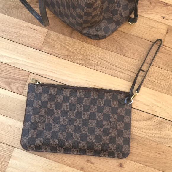 Louis Vuitton Neverfull MM - Picture 12 of 14